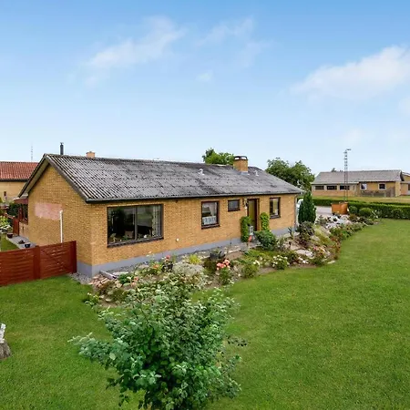 3 Bedroom Pet Friendly In