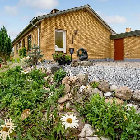 Casa vacanze 3 Bedroom Pet Friendly In *